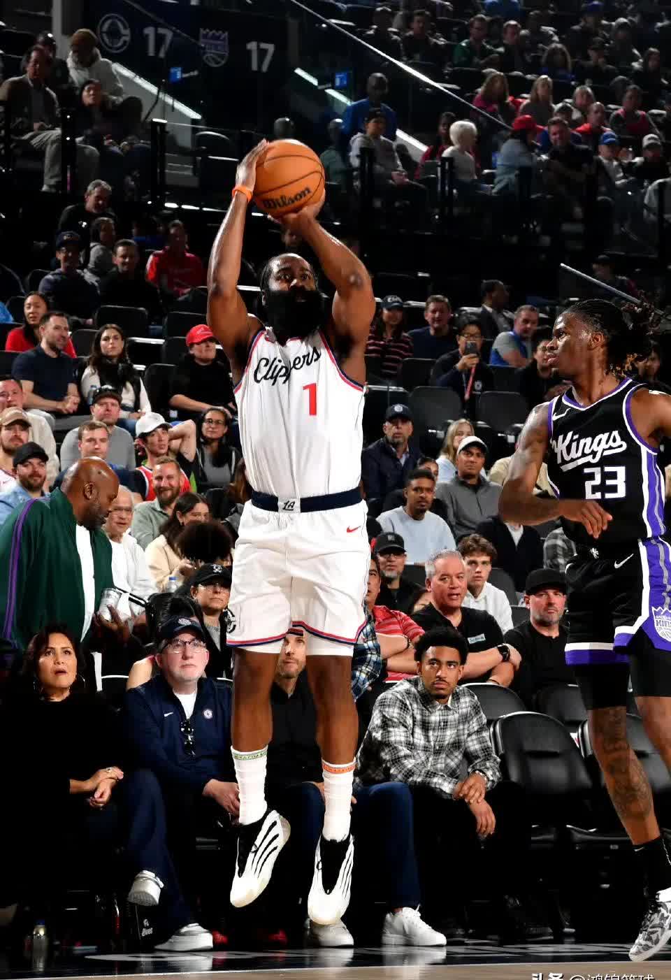 F1车队技术犯规送分，哈登主帅怒摔战术板！-