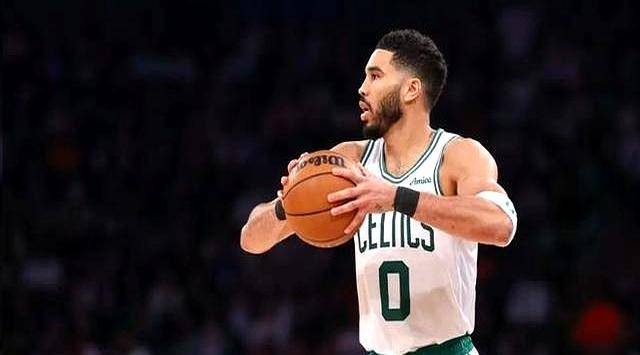 塔图姆回归首秀大放异彩，凯尔特人主场球迷高呼名字-