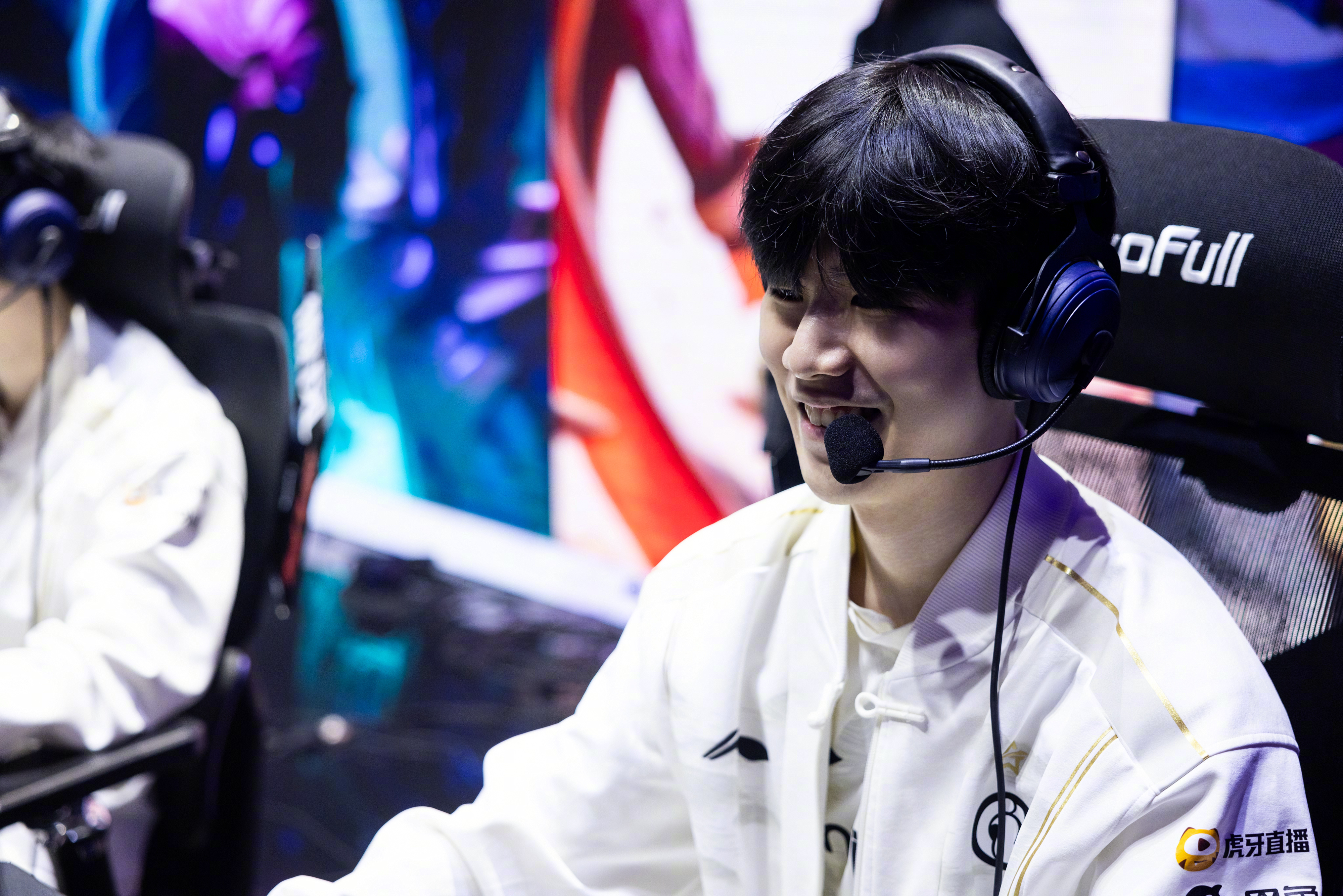 包含Rookie重返赛场，出色发挥首场状态出色，快船观众沸腾！的词条-爱游戏官网